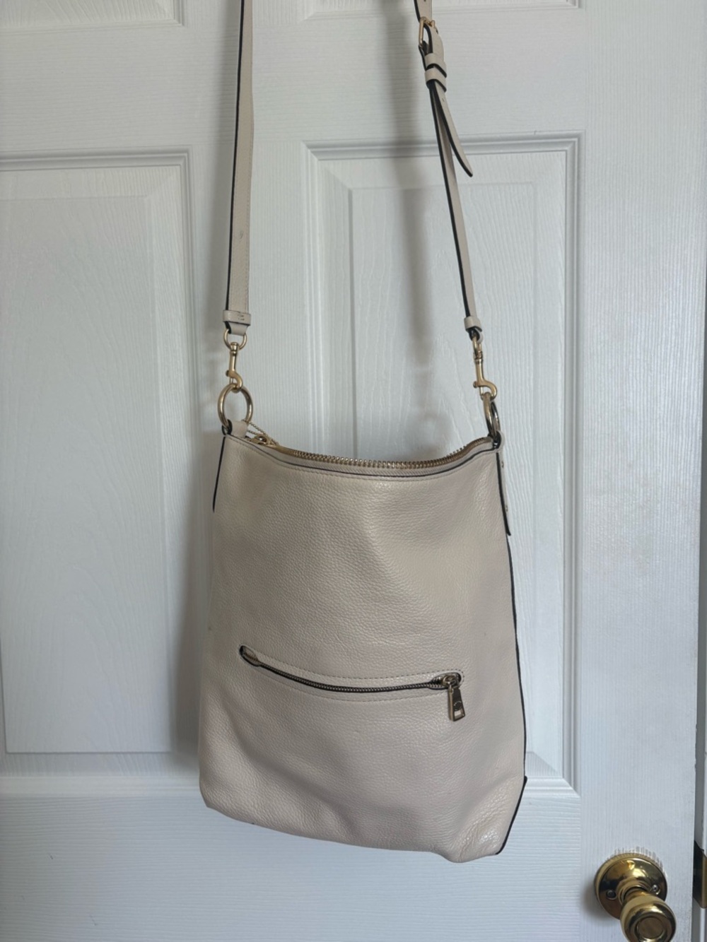 Coach Leather Bucket Shoulder Bag in Cream and Gold - Picture 2 of 4